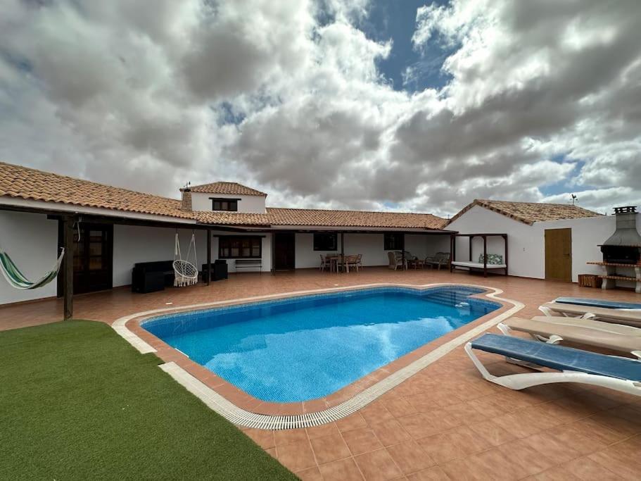 Villa With Pool In The Centre Of Fuerteventura Antigua  Buitenkant foto